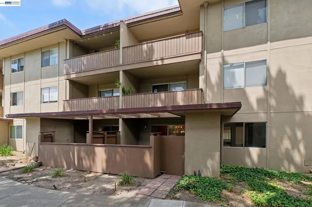 1327 Webster St #B106 Alameda, CA 94501