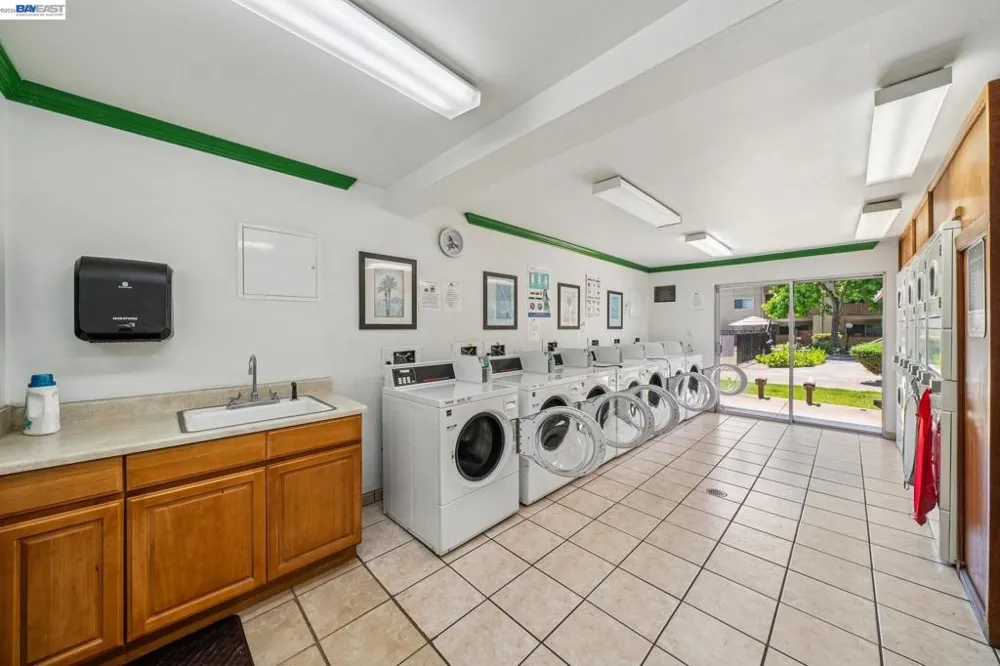 1327 Webster St #B106 Alameda, CA 94501