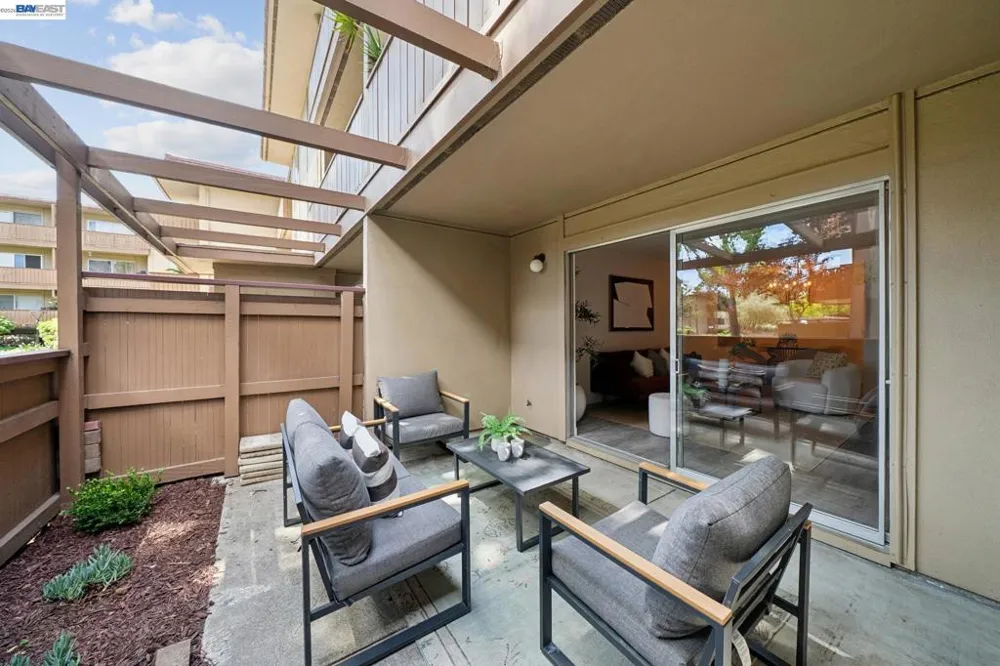 1327 Webster St #B106 Alameda, CA 94501