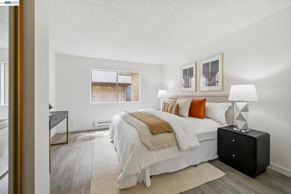 1327 Webster St #B106 Alameda, CA 94501