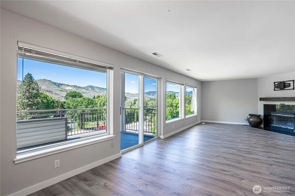 808 W Manson Highway #B202 Chelan, WA 98816