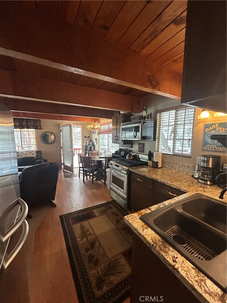 1289 Canyon Road Fawnskin, CA 92333