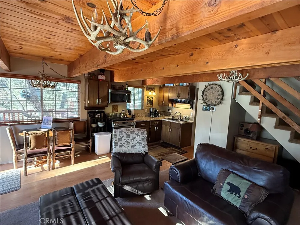 1289 Canyon Road Fawnskin, CA 92333