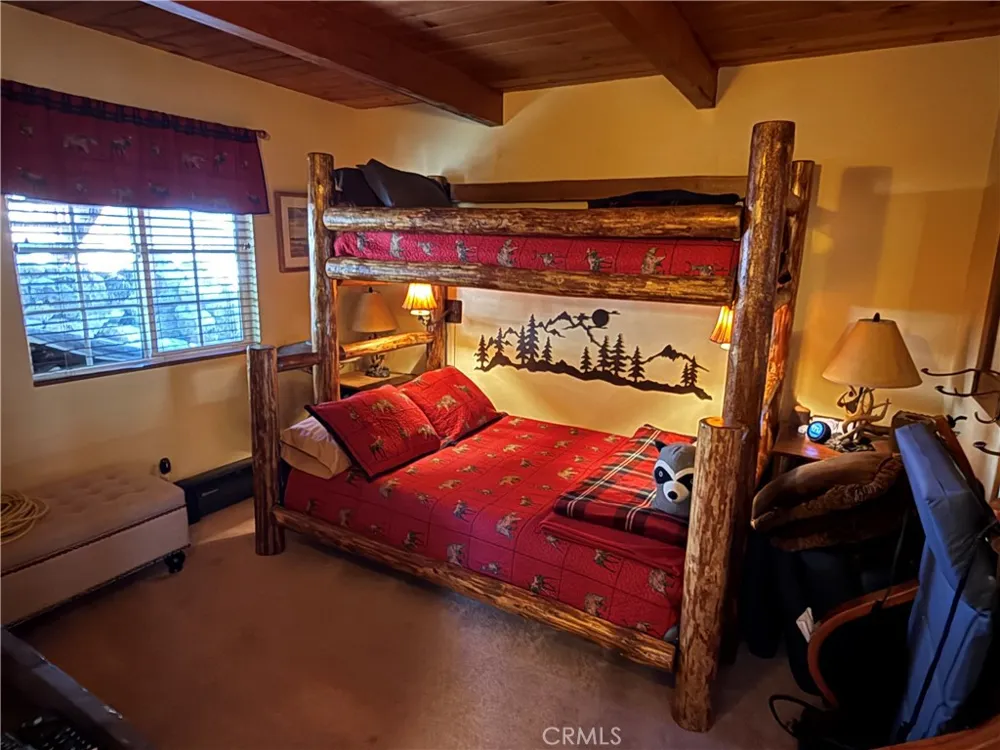 1289 Canyon Road Fawnskin, CA 92333