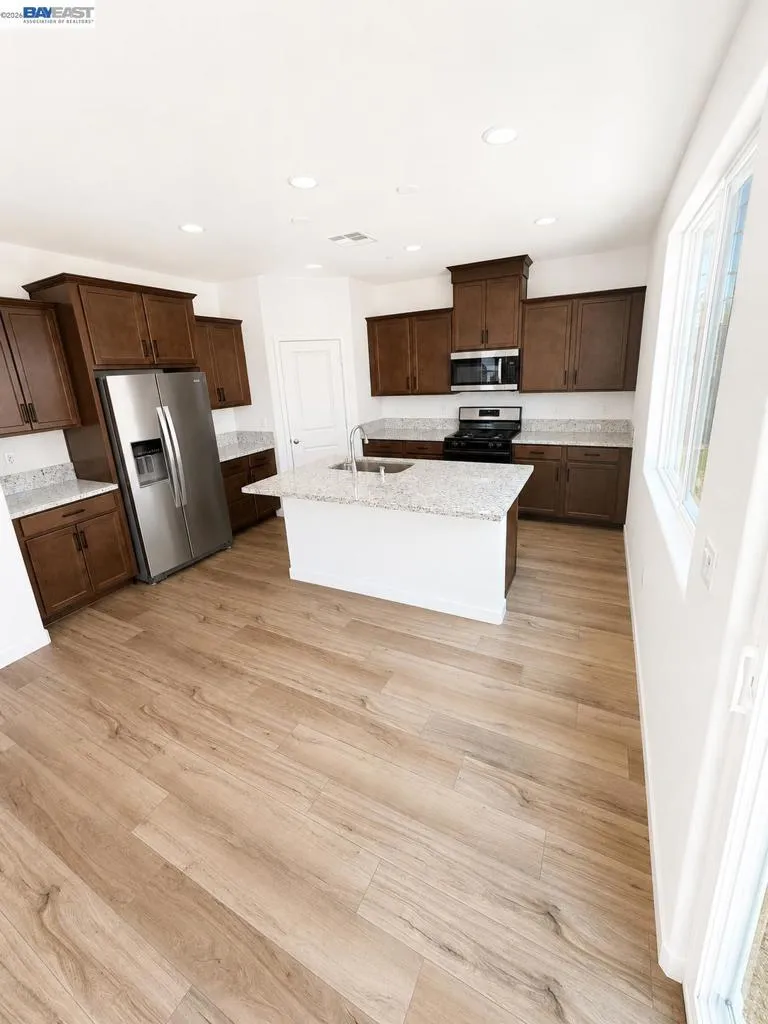 1392 Leonhardt Loop Lincoln, CA 95648