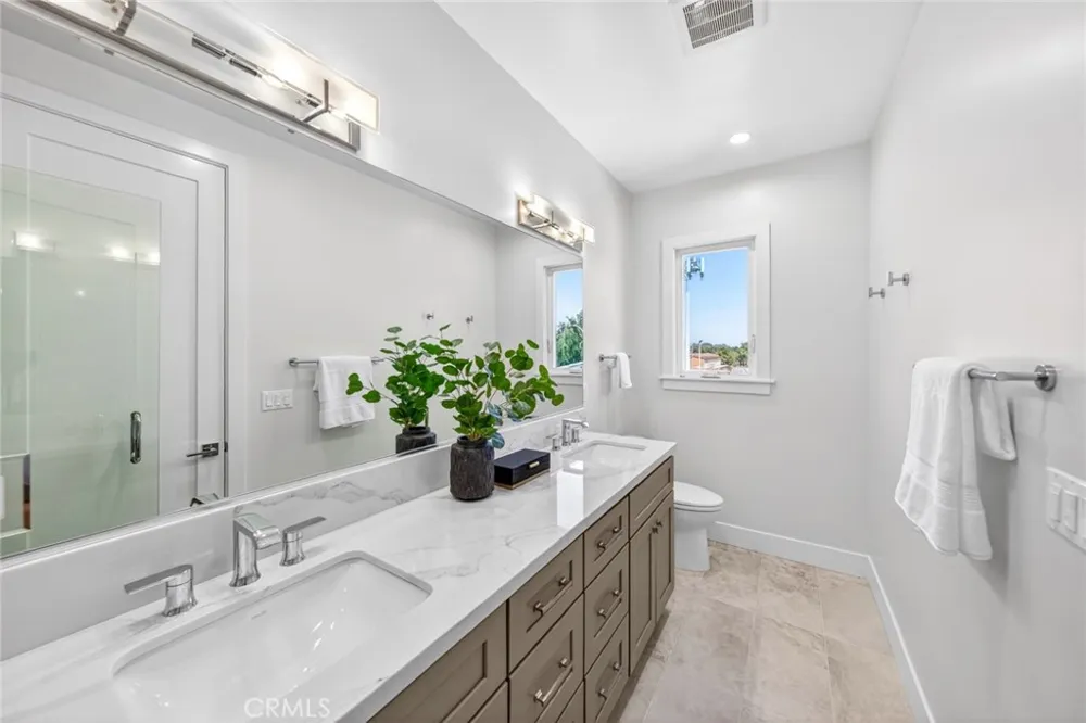 5935 Kauffman Ave. #B Temple City, CA 91780