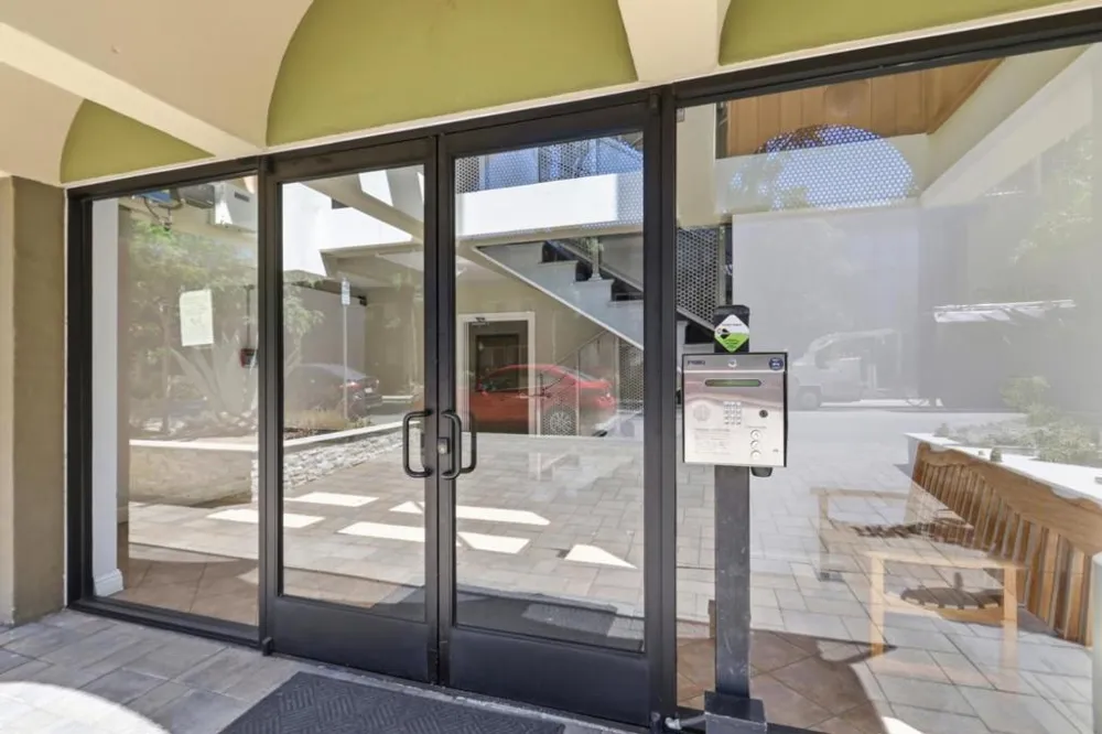 1033 Crestview Drive #110 Mountain View, CA 94040