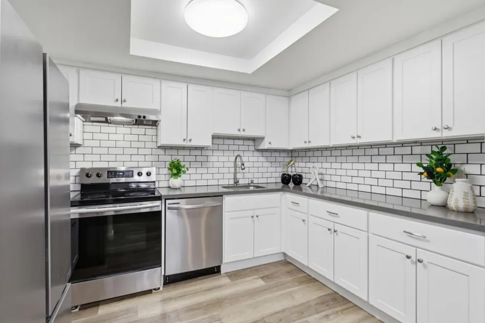 1033 Crestview Drive #110 Mountain View, CA 94040
