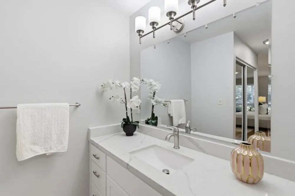 1033 Crestview Drive #110 Mountain View, CA 94040
