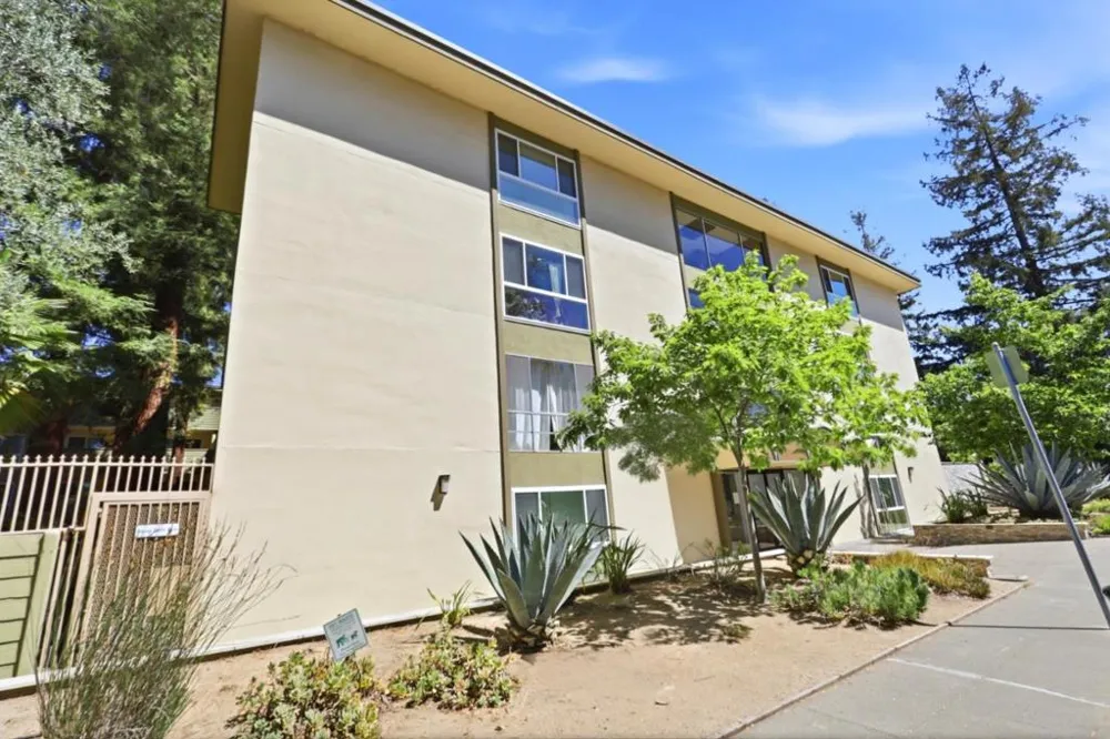 1033 Crestview Drive #110 Mountain View, CA 94040