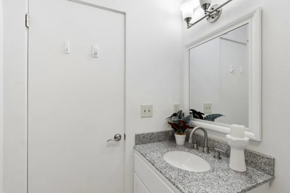 1033 Crestview Drive #110 Mountain View, CA 94040