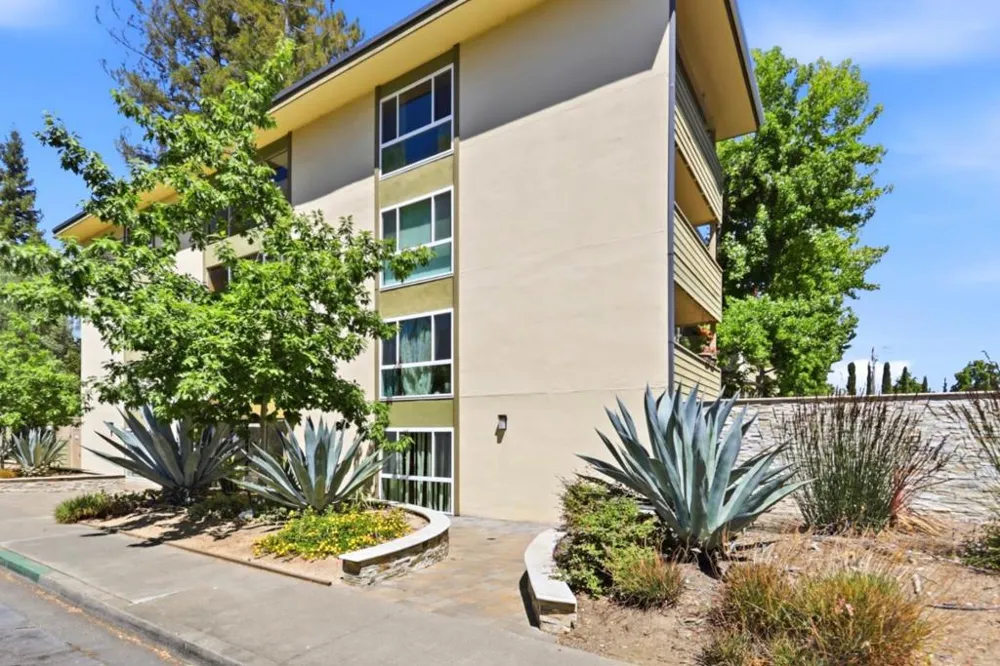 1033 Crestview Drive #110 Mountain View, CA 94040