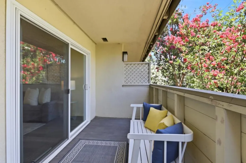 1033 Crestview Drive #110 Mountain View, CA 94040