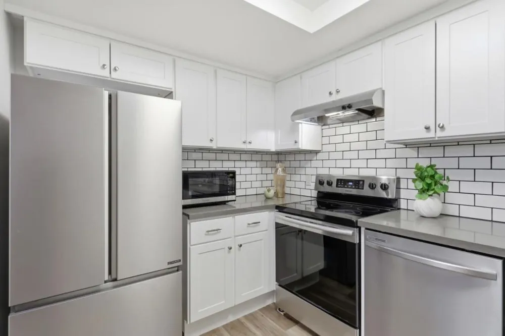 1033 Crestview Drive #110 Mountain View, CA 94040