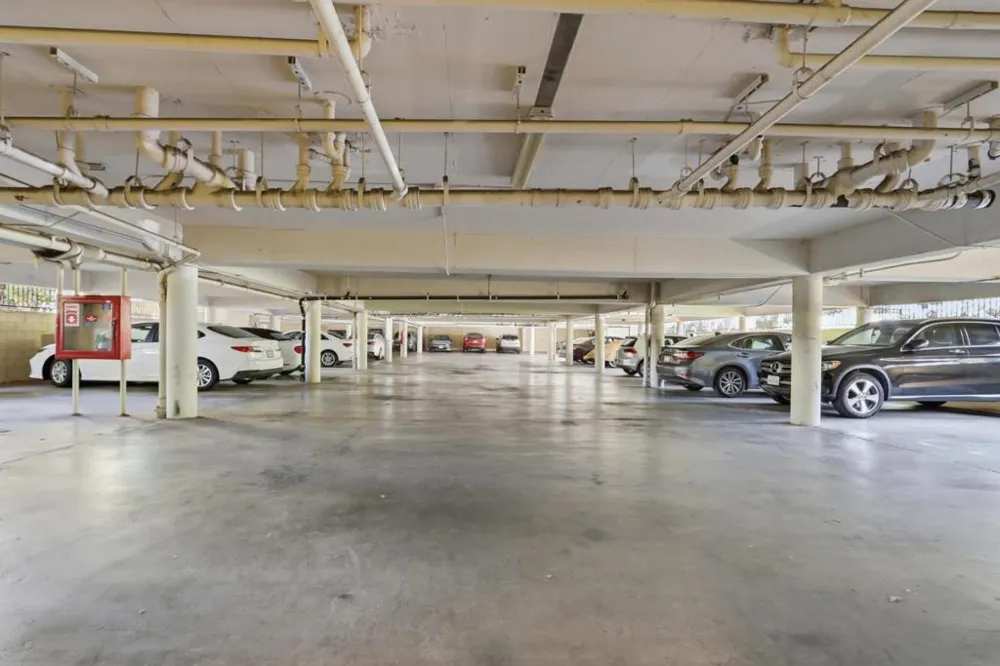 1033 Crestview Drive #110 Mountain View, CA 94040