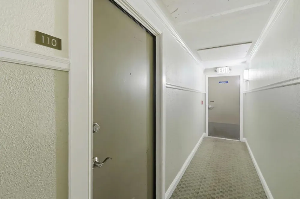 1033 Crestview Drive #110 Mountain View, CA 94040