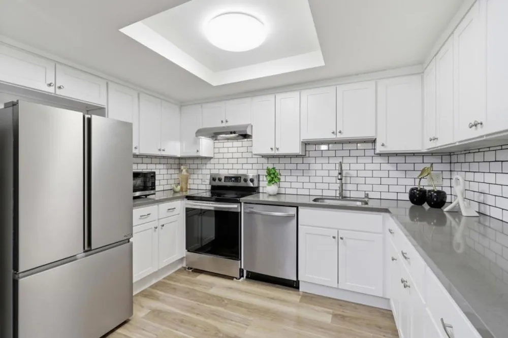 1033 Crestview Drive #110 Mountain View, CA 94040