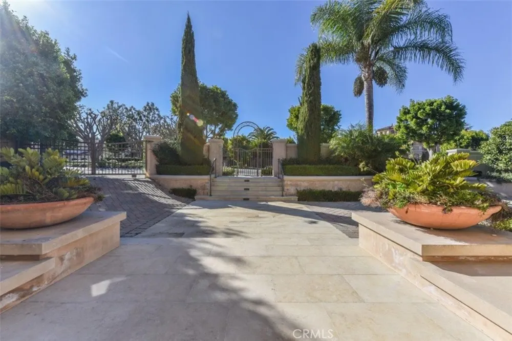 11 Skyridge Newport Coast, CA 92657