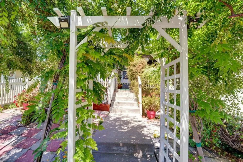 22505 Ralston Place Castro Valley, CA 94541