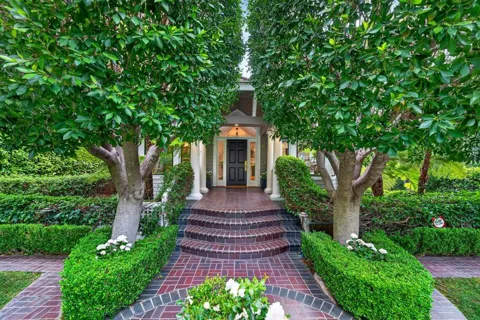 52 Hernandez Avenue