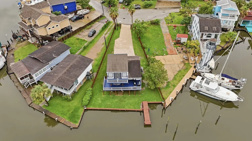 22 Tindel Street Kemah, TX 77565