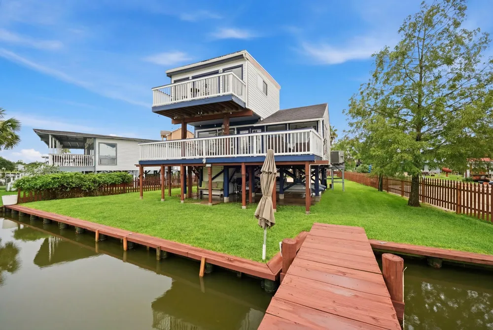 22 Tindel Street Kemah, TX 77565