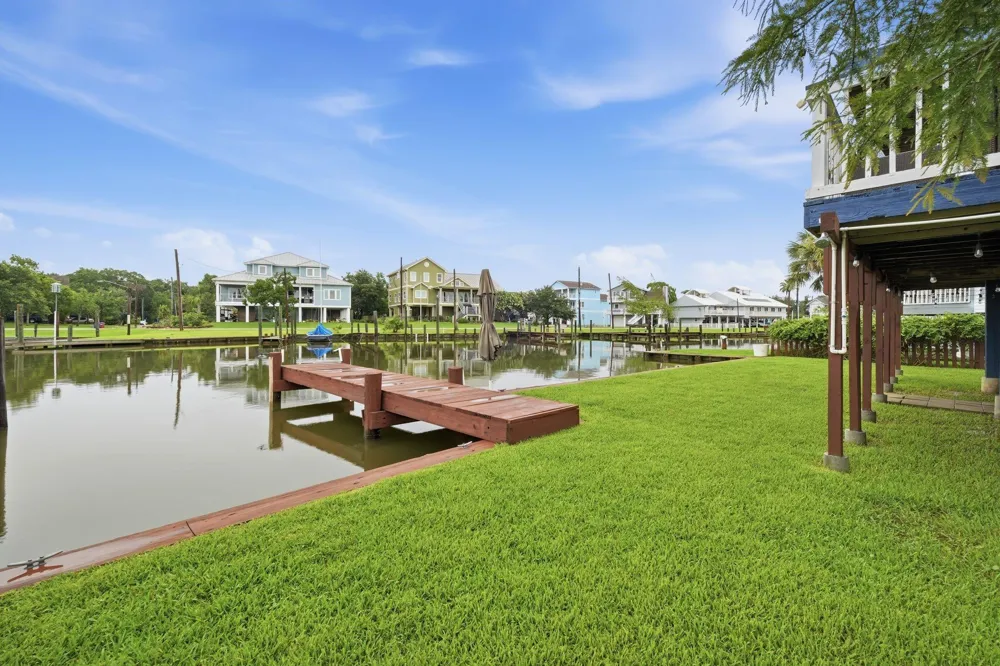 22 Tindel Street Kemah, TX 77565