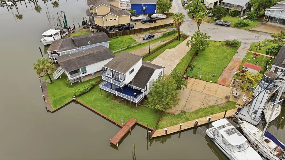 22 Tindel Street Kemah, TX 77565