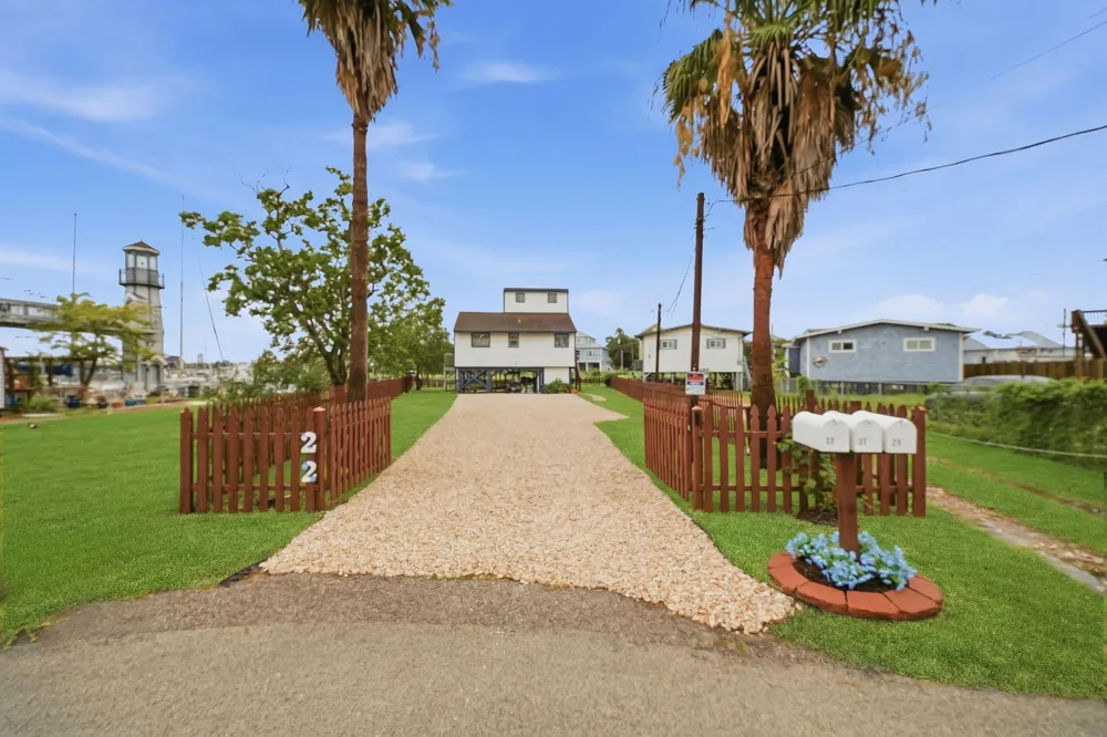 22 Tindel Street Kemah, TX 77565