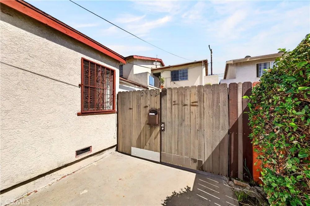 2901 E 65th Long Beach, CA 90805
