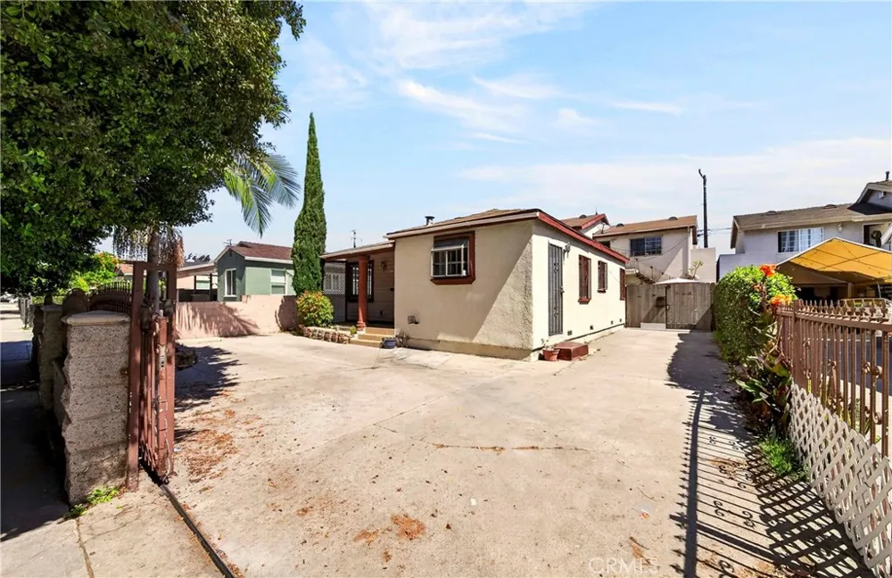 2901 E 65th Long Beach, CA 90805