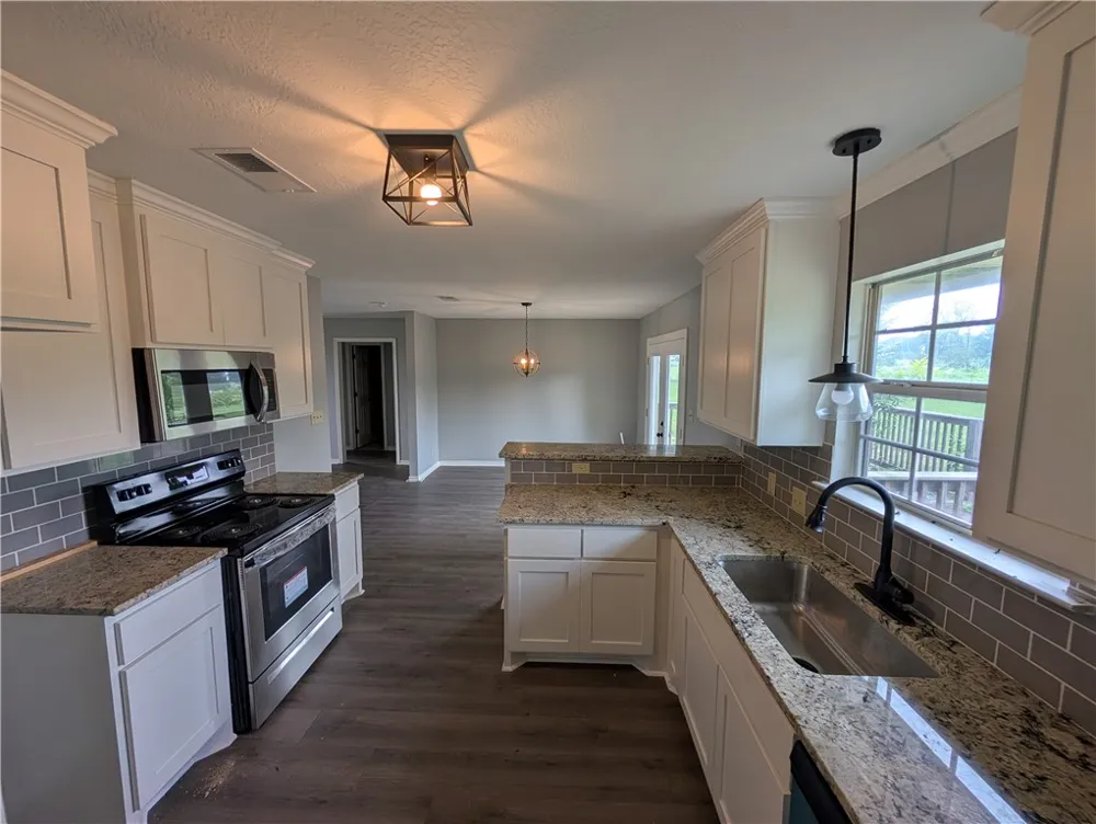 3521 State Highway 105 E Navasota, TX 77868
