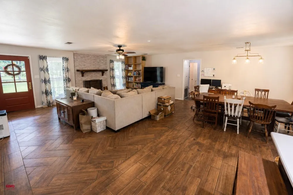 215 Pr 301 Center, TX 75935