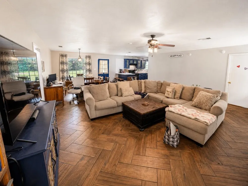 215 Pr 301 Center, TX 75935