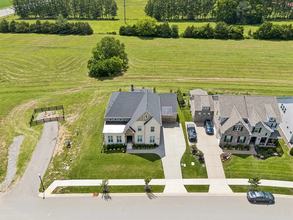 5011 High Park Hill Dr Arrington, TN 37014