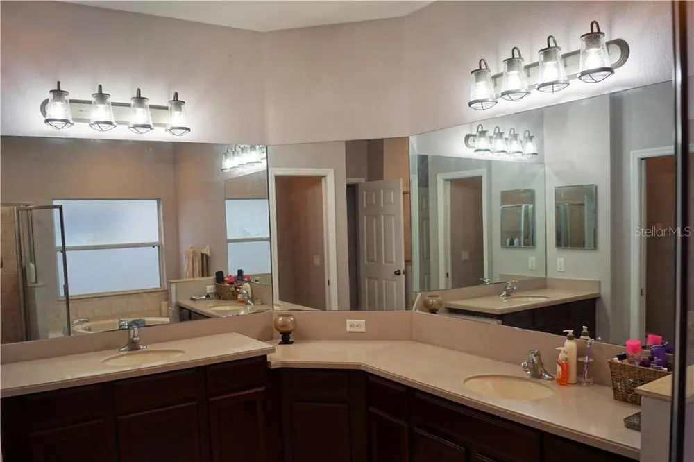1742 MIRA LAGO CIRCLE Ruskin, FL 33570