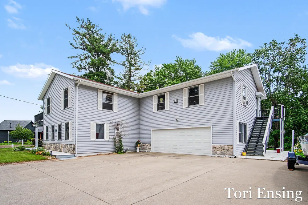 13190 16 Mile Road NE Gowen, MI 49326