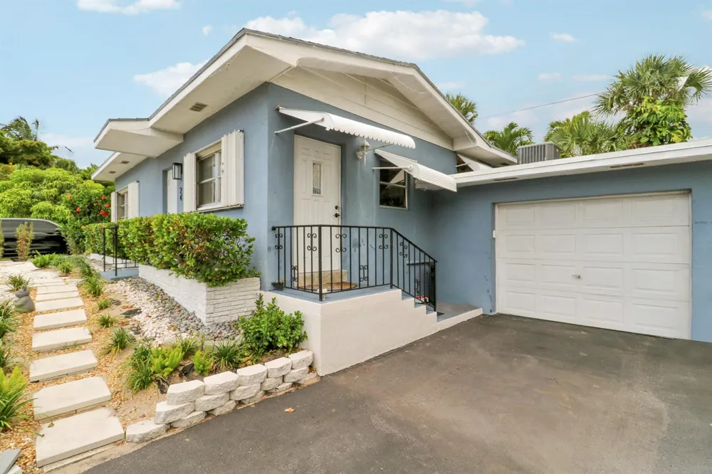 24 Douglas Drive Ocean Ridge, FL 33435