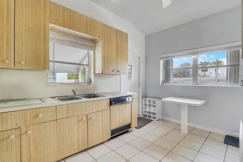 24 Douglas Drive Ocean Ridge, FL 33435