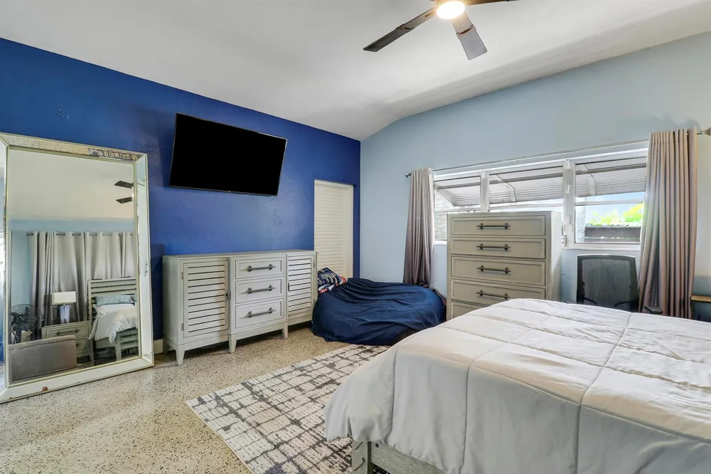 24 Douglas Drive Ocean Ridge, FL 33435