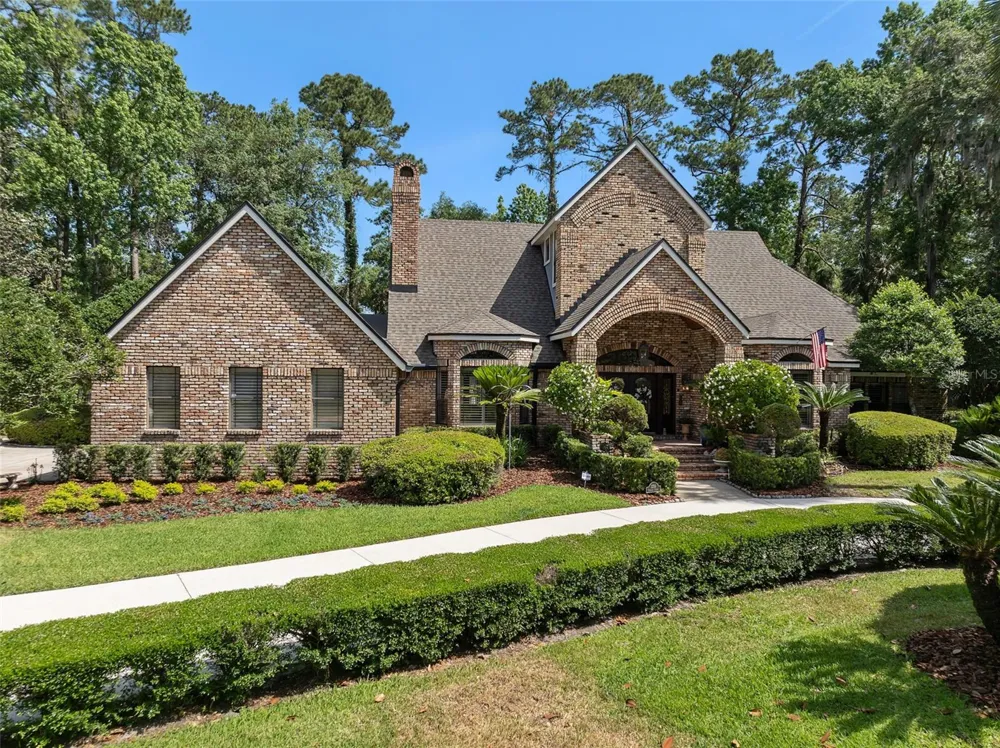 2214 EARLEAF COURT Longwood, FL 32779