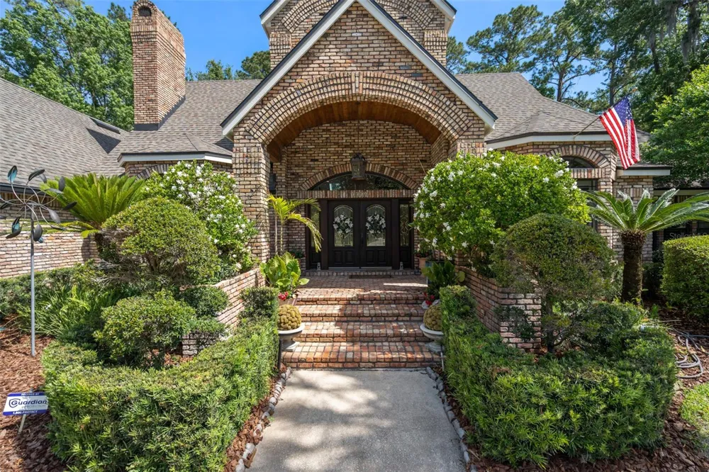 2214 EARLEAF COURT Longwood, FL 32779