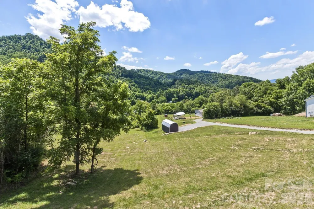 27 Spuds Lane Weaverville, NC 28787