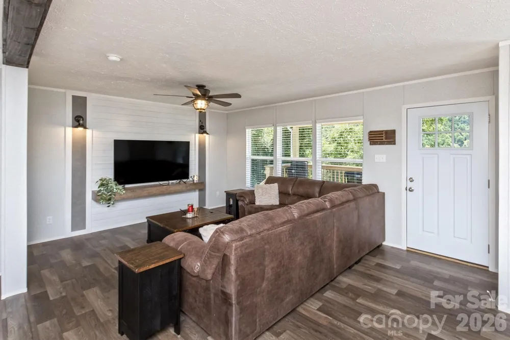 27 Spuds Lane Weaverville, NC 28787