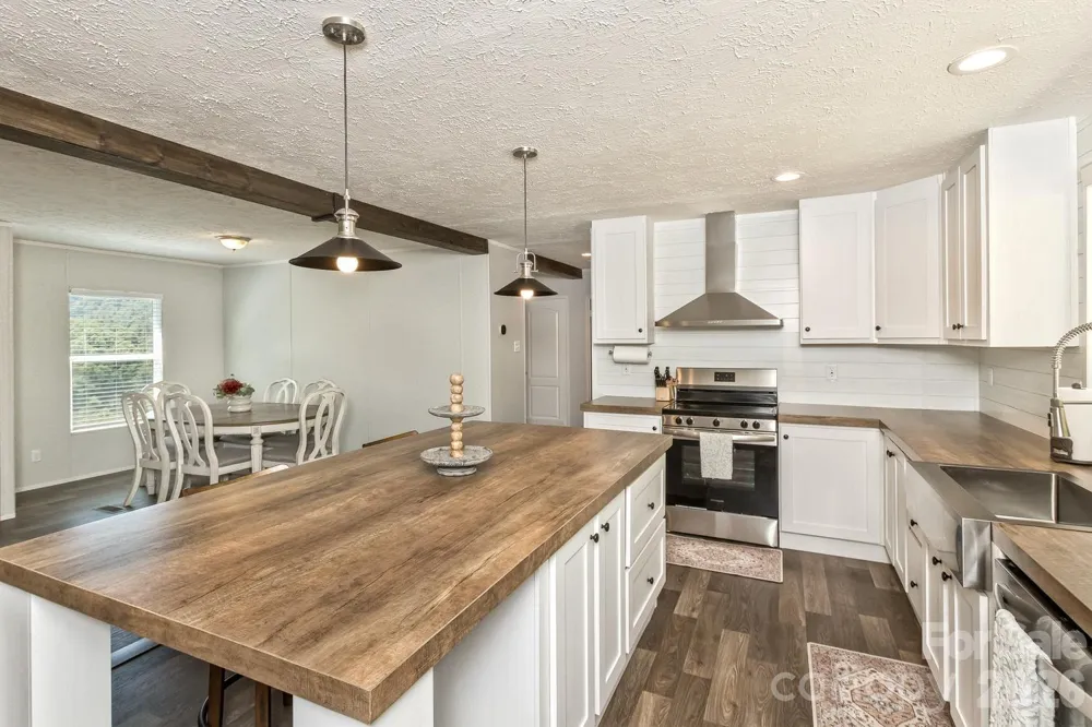 27 Spuds Lane Weaverville, NC 28787