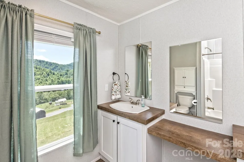 27 Spuds Lane Weaverville, NC 28787