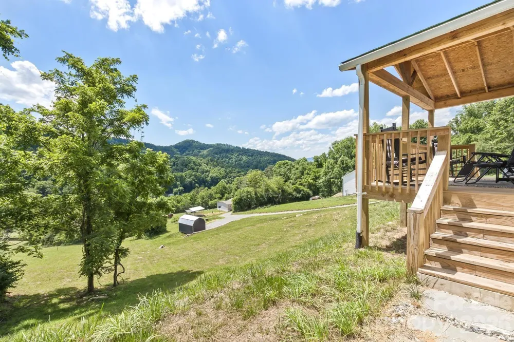 27 Spuds Lane Weaverville, NC 28787