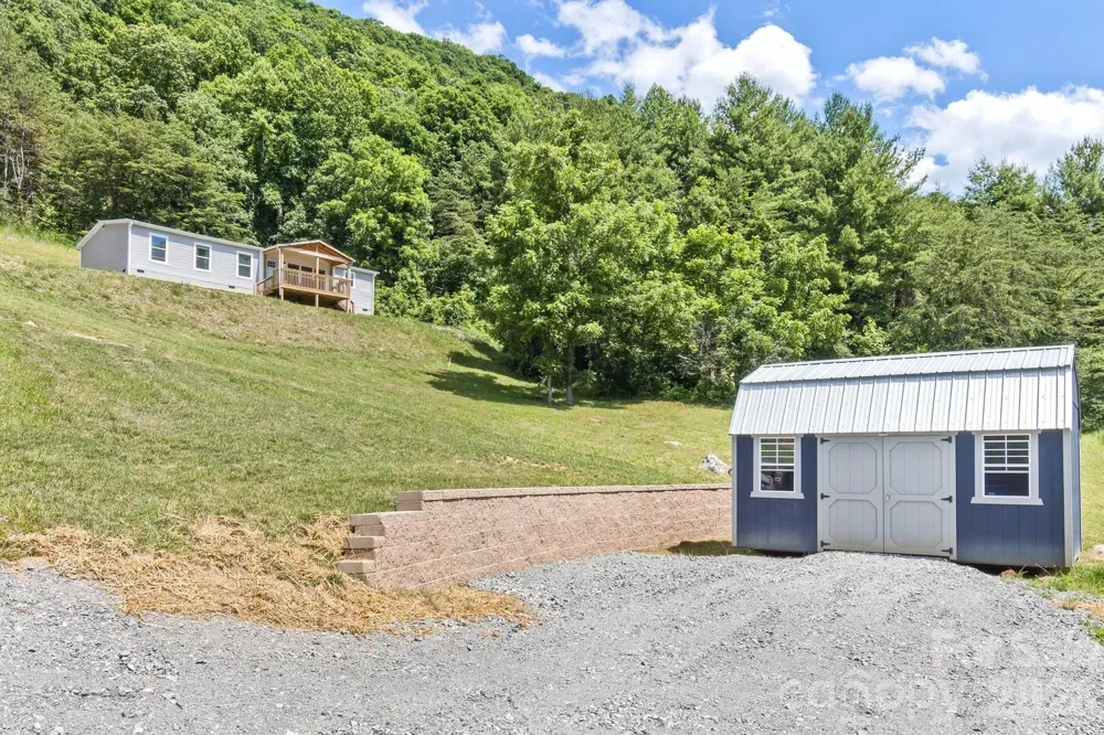 27 Spuds Lane Weaverville, NC 28787