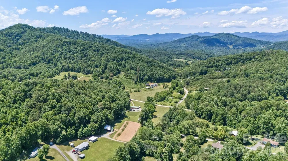 27 Spuds Lane Weaverville, NC 28787