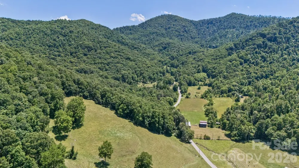 27 Spuds Lane Weaverville, NC 28787
